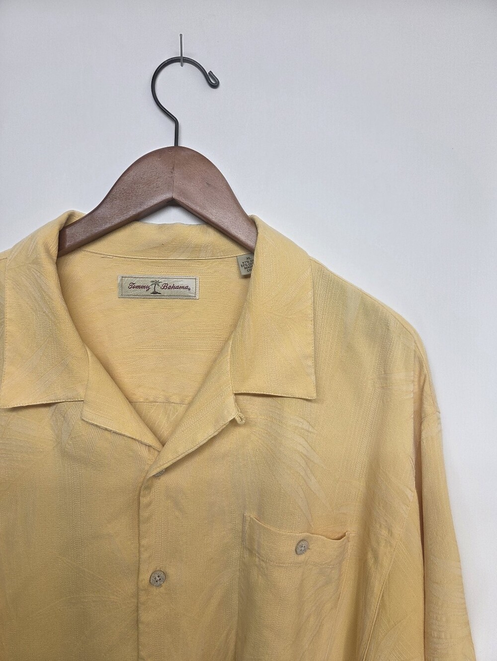 Tommy Bahama Silk Cotton Blend Camp Shirt Mens XL Yellow Tonal Palm Jacquard